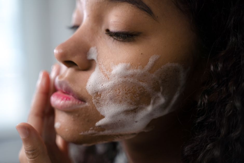 Tiêu Chuẩn Clean Beauty Là Gì? Hướng Dẫn Hiểu Đúng & Chiến Lược Gia Công Mỹ Phẩm Sạch