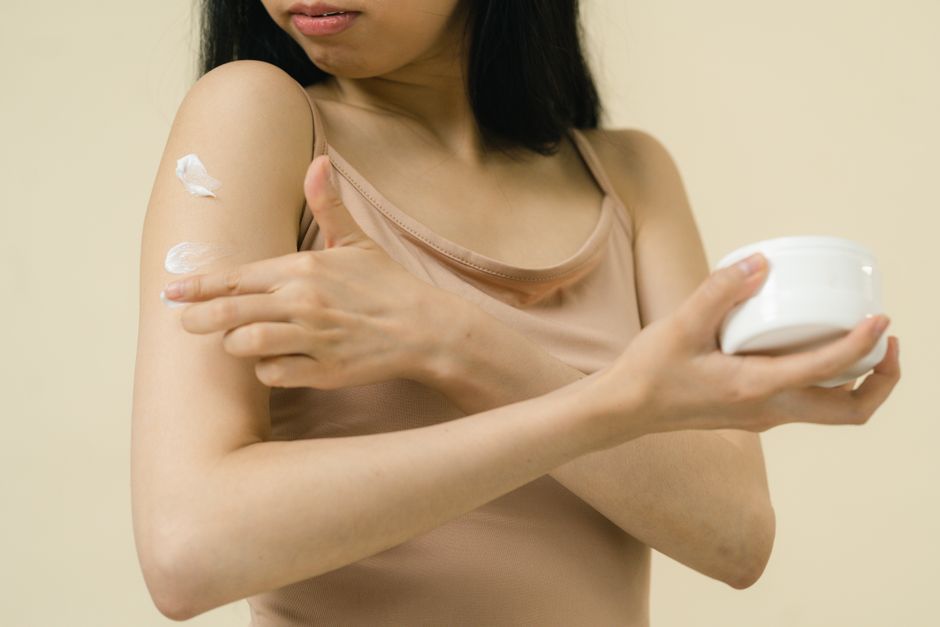 Top Kem Dưỡng Ẩm Body Đáng Mua Nhất & Bí Quyết Chăm Sóc Da Mịn Màng